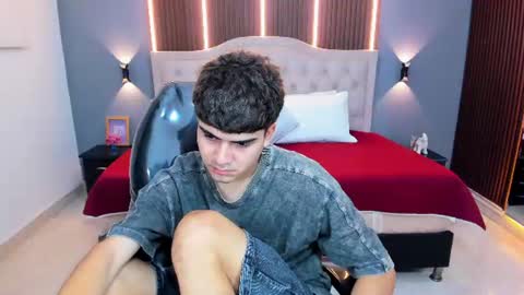 Snapshot of tommy18__ chatting on 06-19-26, 03:55 Tommy online show from 06-19-26, 03:55