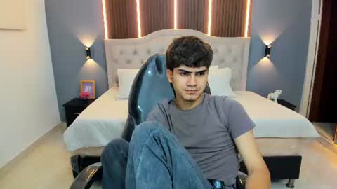 Snapshot of tommy18__ chatting on 06-30-26, 03:40 Tommy online show from 06-30-26, 03:40