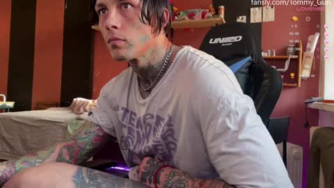 Snapshot of tommy__gun_ chatting on 12-11-24, 11:19 Tommy and Katana online show from 12-11-24, 11:19