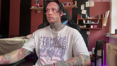 Snapshot of tommy__gun_ chatting on 12-12-24, 08:47 Tommy and Katana online show from 12-12-24, 08:47