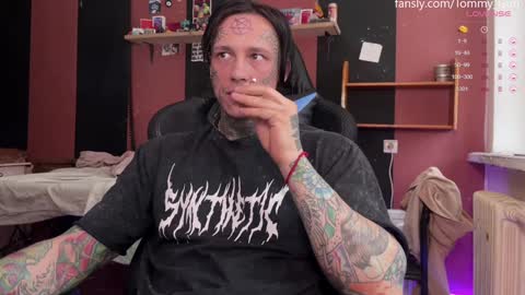 Snapshot of tommy__gun_ chatting on 12-15-24, 08:41 Tommy and Katana online show from 12-15-24, 08:41