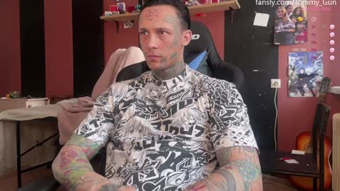 Snapshot of tommy__gun_ chatting on 12-18-24, 08:53 Tommy and Katana online show from 12-18-24, 08:53