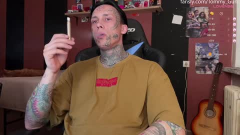 Snapshot of tommy__gun_ chatting on 12-19-24, 02:46 Tommy and Katana online show from 12-19-24, 02:46