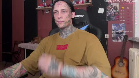 Snapshot of tommy__gun_ chatting on 12-20-24, 04:14 Tommy and Katana online show from 12-20-24, 04:14