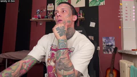 Snapshot of tommy__gun_ chatting on 01-06-25, 09:54 Tommy and Katana online show from 01-06-25, 09:54