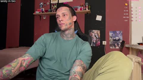 Snapshot of tommy__gun_ chatting on 01-10-25, 03:06 Tommy and Katana online show from 01-10-25, 03:06