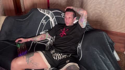 Snapshot of tommy__gun_ chatting on 01-30-25, 03:29 Tommy and Katana online show from 01-30-25, 03:29