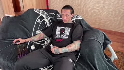 Snapshot of tommy__gun_ chatting on 02-01-25, 09:43 Tommy and Katana online show from 02-01-25, 09:43