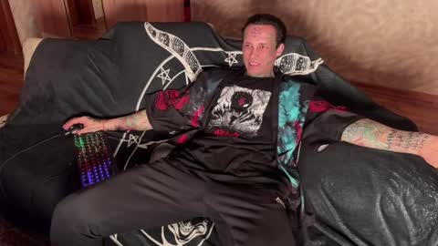 Snapshot of tommy__gun_ chatting on 02-02-25, 04:32 Tommy and Katana online show from 02-02-25, 04:32