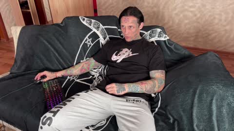 Snapshot of tommy__gun_ chatting on 02-04-25, 10:10 Tommy and Katana online show from 02-04-25, 10:10