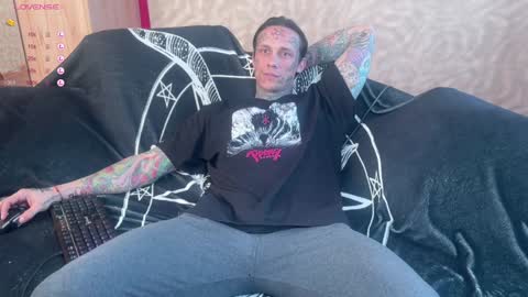 Snapshot of tommy__gun_ chatting on 02-08-25, 12:28 Tommy and Katana online show from 02-08-25, 12:28