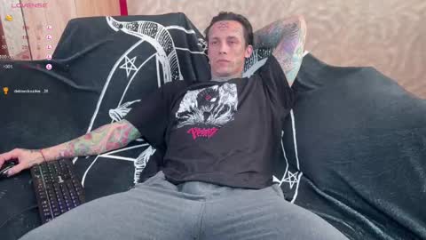 Snapshot of tommy__gun_ chatting on 02-09-25, 06:43 Tommy and Katana online show from 02-09-25, 06:43