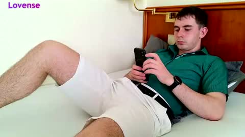 Snapshot of tommy_rafs chatting on 06-25-26, 04:33 Thomas online show from 06-25-26, 04:33