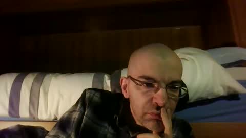 Snapshot of tommycorner chatting on 12-31-24, 10:01 tommycorner online show from 12-31-24, 10:01