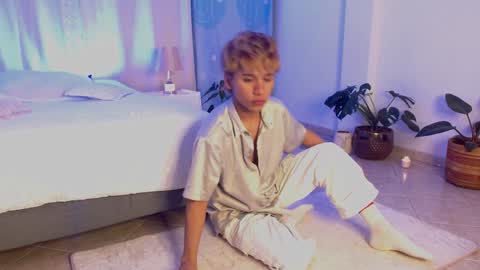 Tommy Foxboy online show from 12-30-24, 01:14