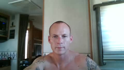Snapshot of tommygunsfit chatting on 10-06-25, 08:50 tommygunsfit online show from 10-06-25, 08:50