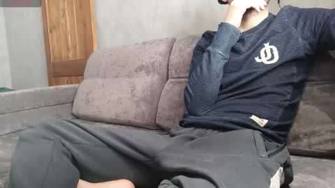 Snapshot of tommyshe1by chatting on 09-18-25, 08:49 tommyshe1by online show from 09-18-25, 08:49