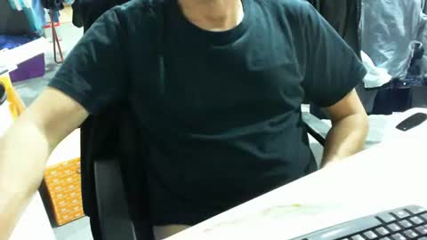 Tom online show from 11-21-25, 06:39