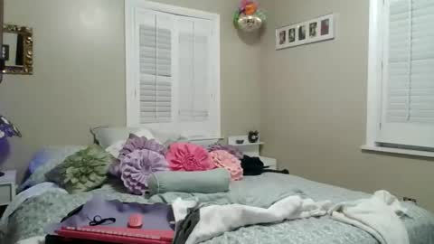 Honeys Snow Bunny online show from 06-09-26, 02:34