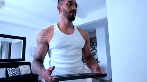 tony muscle1 online show from 12-22-24, 06:26
