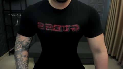 Snapshot of tonywilcoxx chatting on 12-22-24, 10:17 TonyWilcox online show from 12-22-24, 10:17