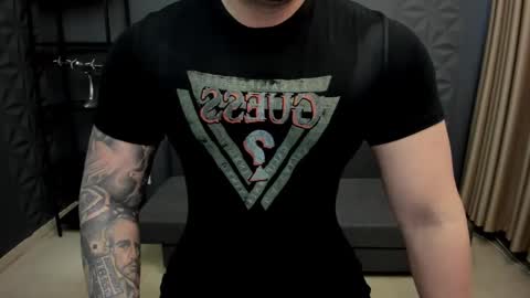 Snapshot of tonywilcoxx chatting on 01-06-25, 06:03 TonyWilcox online show from 01-06-25, 06:03