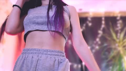 Snapshot of too_beautiful chatting on 01-11-25, 10:18 Elizabeth online show from 01-11-25, 10:18