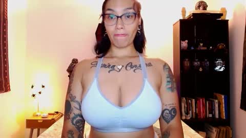 Snapshot of toothyy chatting on 01-12-25, 01:21 toothyy online show from 01-12-25, 01:21