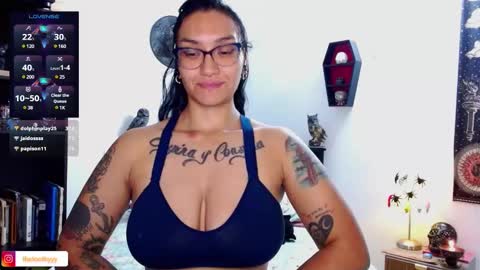 Snapshot of toothyy chatting on 02-12-25, 12:27 toothyy online show from 02-12-25, 12:27