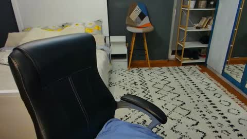 Snapshot of toplegs chatting on 02-06-26, 10:02 Anda online show from 02-06-26, 10:02