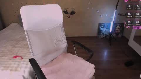 Snapshot of tori93_ chatting on 05-17-26, 01:18 tori93_ online show from 05-17-26, 01:18
