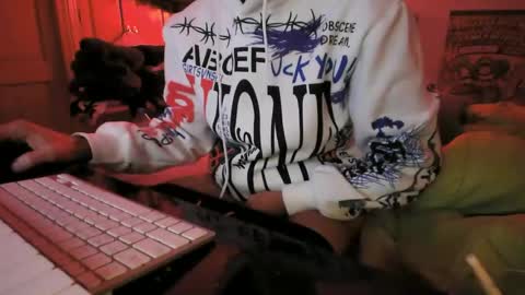 Snapshot of torosko chatting on 11-28-25, 08:44 Torosko online show from 11-28-25, 08:44