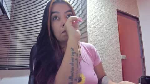 Snapshot of torres_karla chatting on 11-08-25, 09:20 karla online show from 11-08-25, 09:20