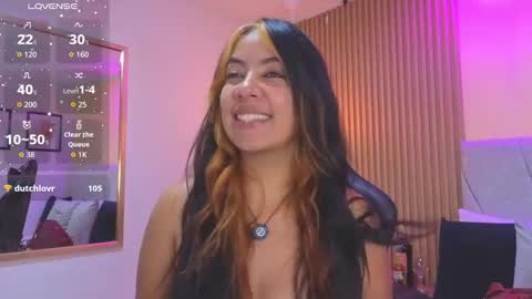 Snapshot of torres_karla chatting on 11-28-25, 11:07 karla online show from 11-28-25, 11:07