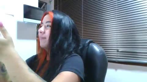 Snapshot of torres_karla chatting on 12-22-25, 06:27 karla online show from 12-22-25, 06:27