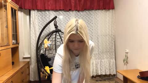 Lina online show from 12-01-25, 01:27