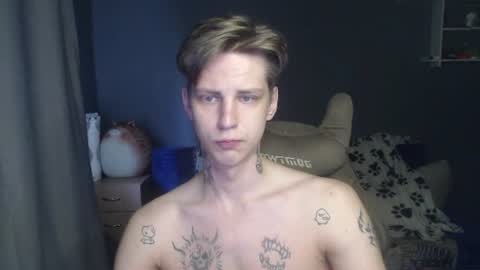 Snapshot of tosssska20 chatting on 06-18-26, 02:01 Toshka online show from 06-18-26, 02:01