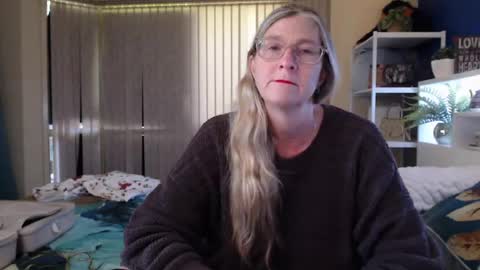 Snapshot of total_aussie_milfs chatting on 07-15-26, 12:49 Milly online show from 07-15-26, 12:49