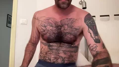 Snapshot of toutsexy chatting on 06-25-26, 10:20 toutsexy online show from 06-25-26, 10:20