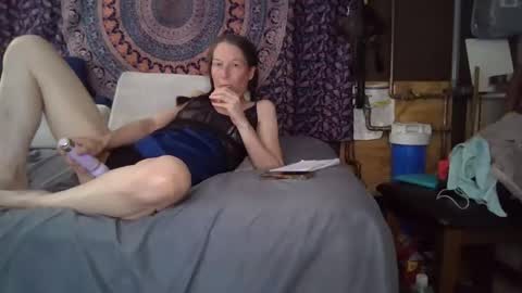 Snapshot of toxiclayne chatting on 05-04-26, 03:57 toxiclayne online show from 05-04-26, 03:57