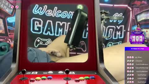 Snapshot of toysformycock chatting on 12-07-24, 09:06 ToysForMyCock online show from 12-07-24, 09:06