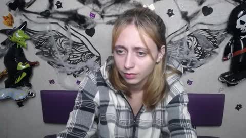 Snapshot of tracyleebb chatting on 11-11-25, 02:39 TracyLeeBB online show from 11-11-25, 02:39