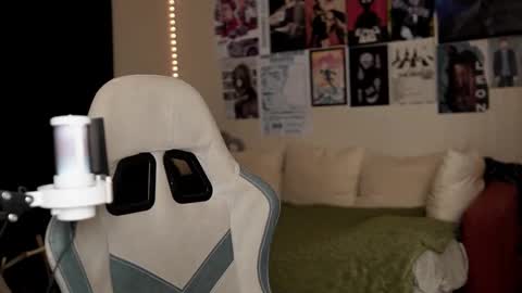 Ariana and Erik online show from 02-05-26, 04:44