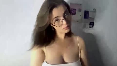 Amelia online show from 09-15-25, 04:07