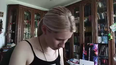 Lesly online show from 06-19-26, 08:18