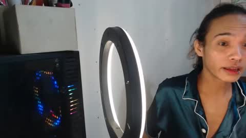 Amor  THUMBS-UP ME online show from 02-06-26, 07:17