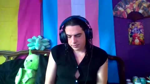 Snapshot of transgurlrobin chatting on 11-14-25, 10:51 Mugiwararobin1 online show from 11-14-25, 10:51