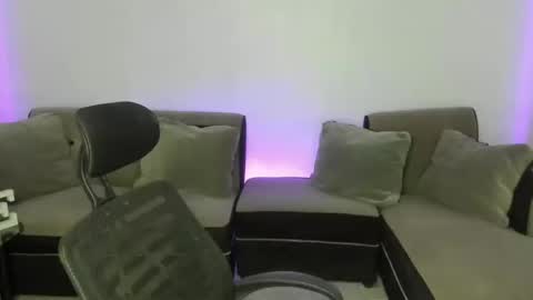 Snapshot of transmanilasue chatting on 02-25-25, 06:20 Sue online show from 02-25-25, 06:20