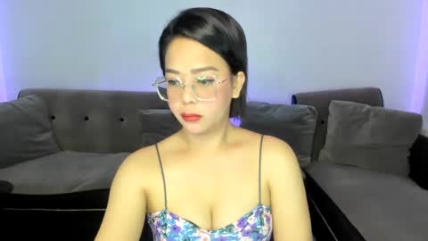 Snapshot of transmanilasue chatting on 03-05-25, 12:05 Sue online show from 03-05-25, 12:05