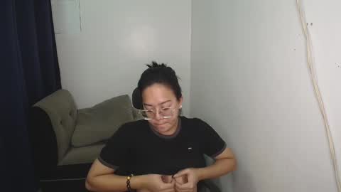 Snapshot of transmanilasue chatting on 10-16-25, 10:05 Sue online show from 10-16-25, 10:05